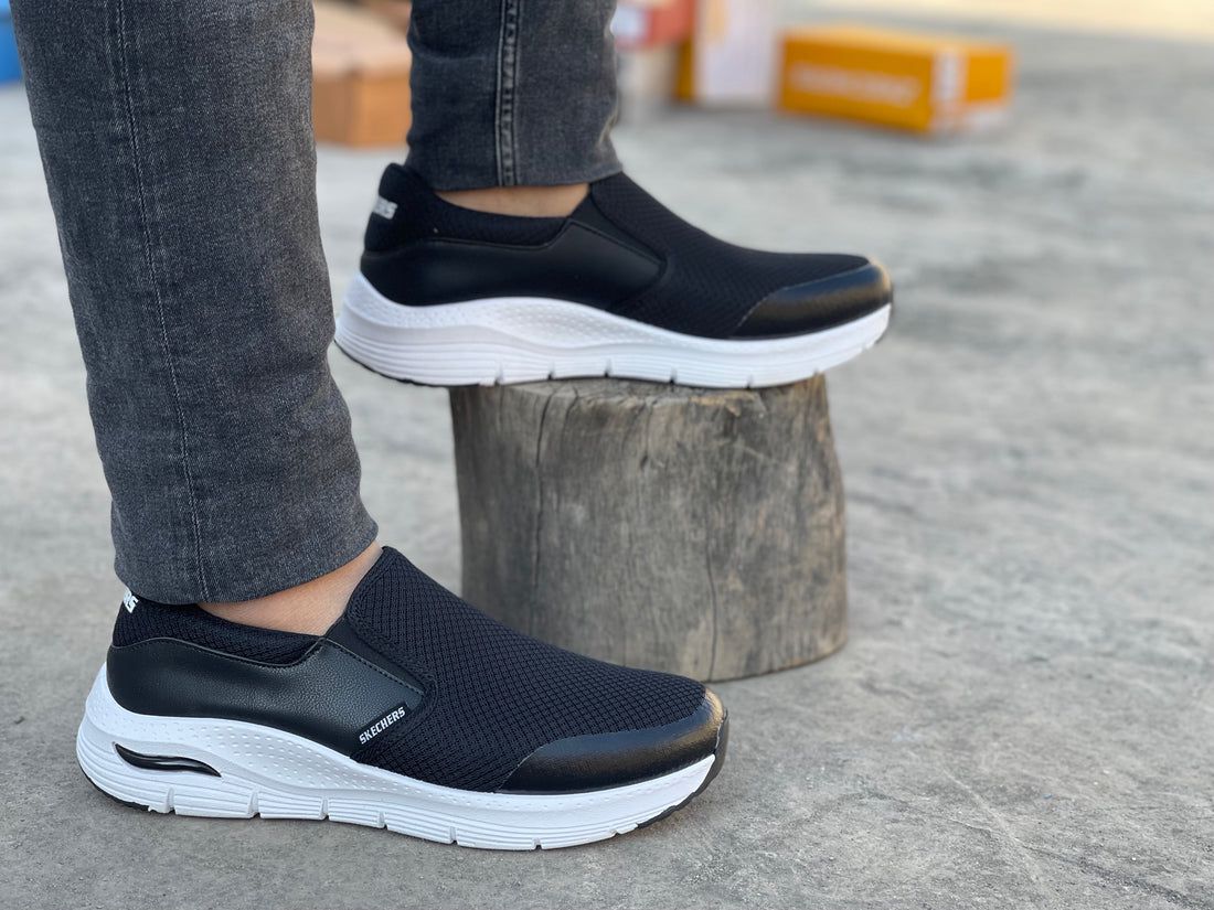 SKETCHERS ARCH FIT