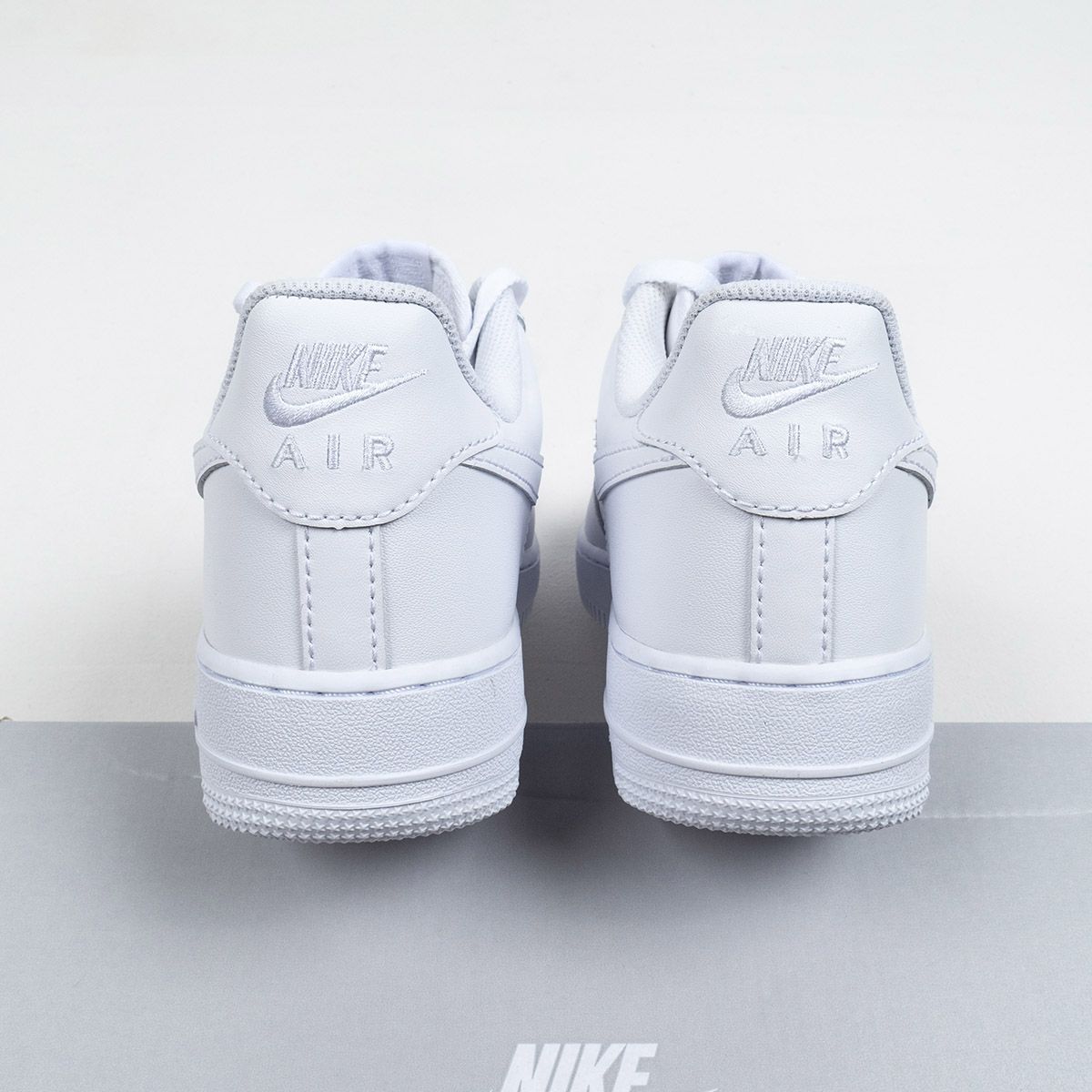 NIKE AIRFORCE 1 TRIPLE WHITE PREMIUM AAA